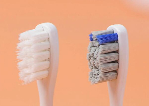 ​Le setole di uno spazzolino da denti hanno diversi aspetti degni di nota da considerare